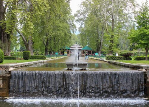 Kashmir Heritage Trail: Explore Mughal Gardens & Historic Sites (Family-Friendly Guide)